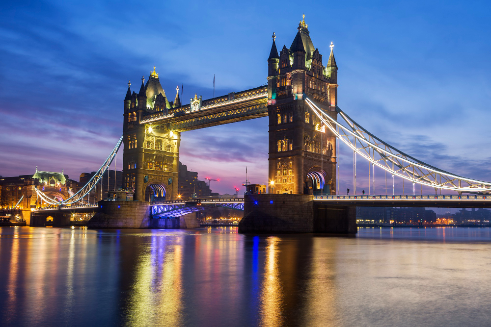 famous-tower-bridge-evening-london-england