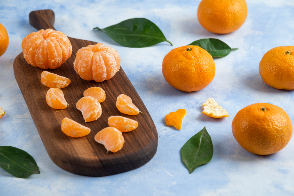 peeled-organic-mandarins-beside-whole-mandarins