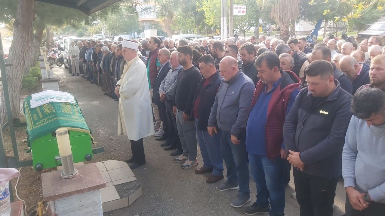 Başkan Ahmet Kanlı son yolculuğuna dualarla uğurlandı