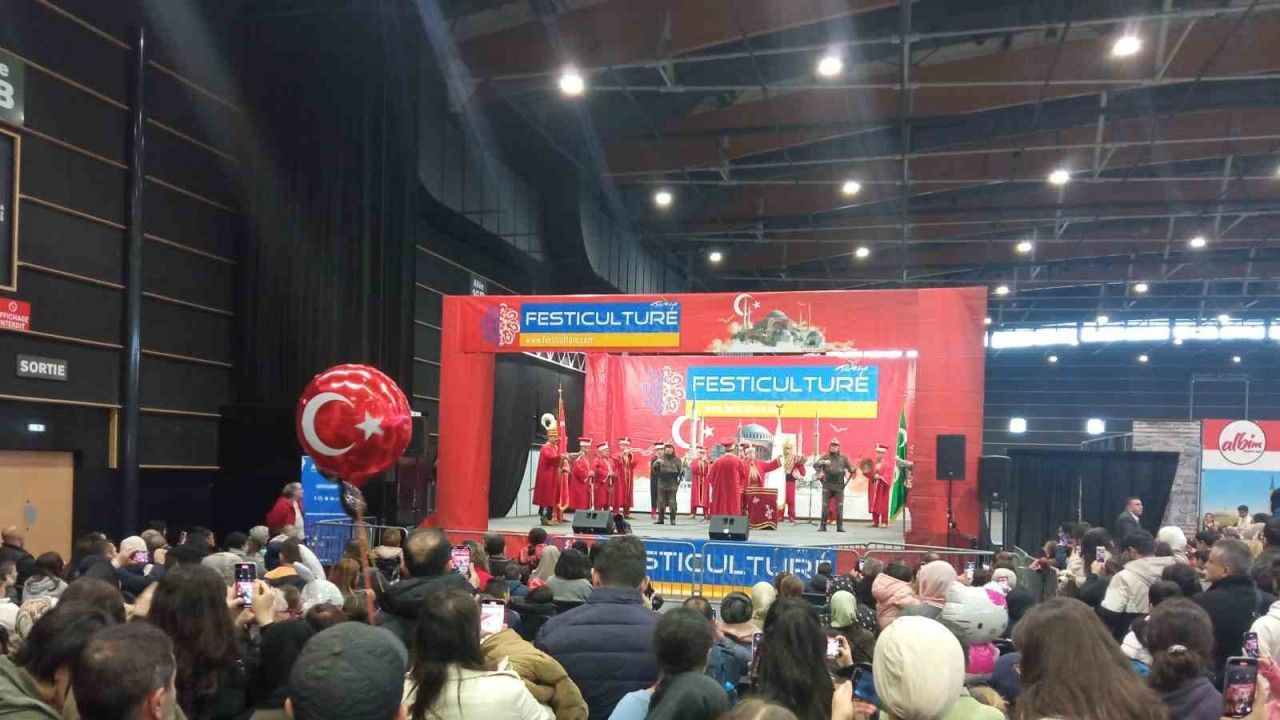 Fransa’da düzenlenen Türk Kültür Festivali’ne Bursa Mehter Takımı damga vurdu
