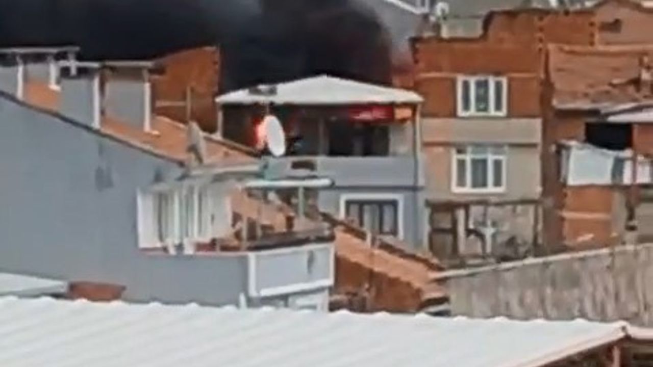 Bursa’da çatı yangını mahalleliyi ayağa kaldırdı
