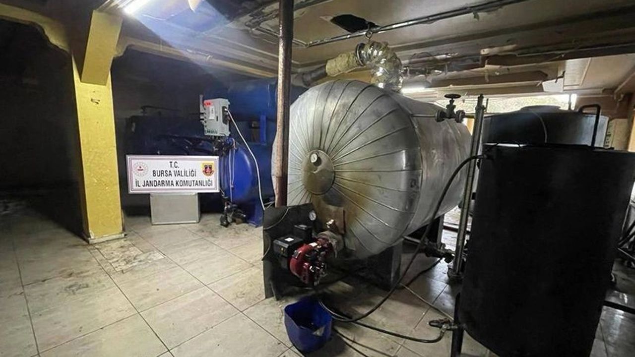Bursa’da kaçak akaryakıt tesisinde 5 bin litre kaçak motorin ele geçirildi