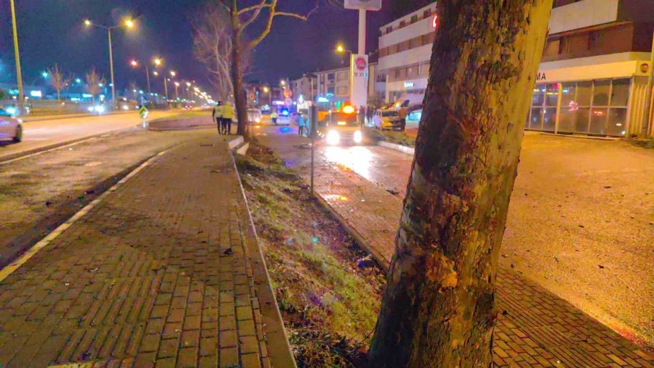 Bursa’da kontrolden çıkan otomobil yola uçtu: 1 yaralı