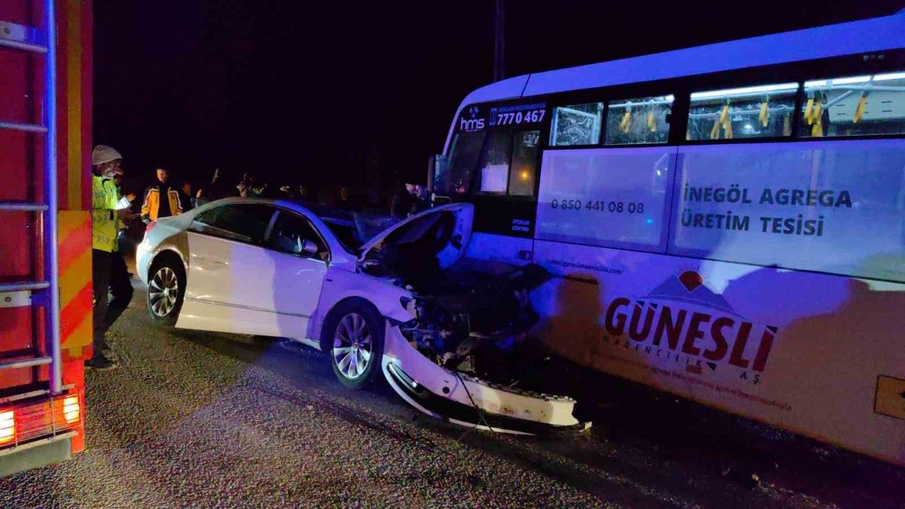 Bursa’da özel halk otobüsü ile otomobil çarpıştı: 9 yaralı