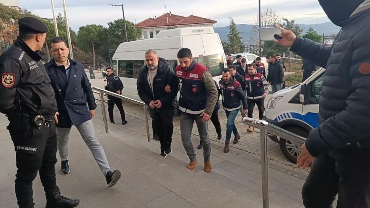 Bursa’daki kuyumcu fonu sanıkları adliyeye sevk edildi: 6 şüpheliden 3’ü tutuklandı