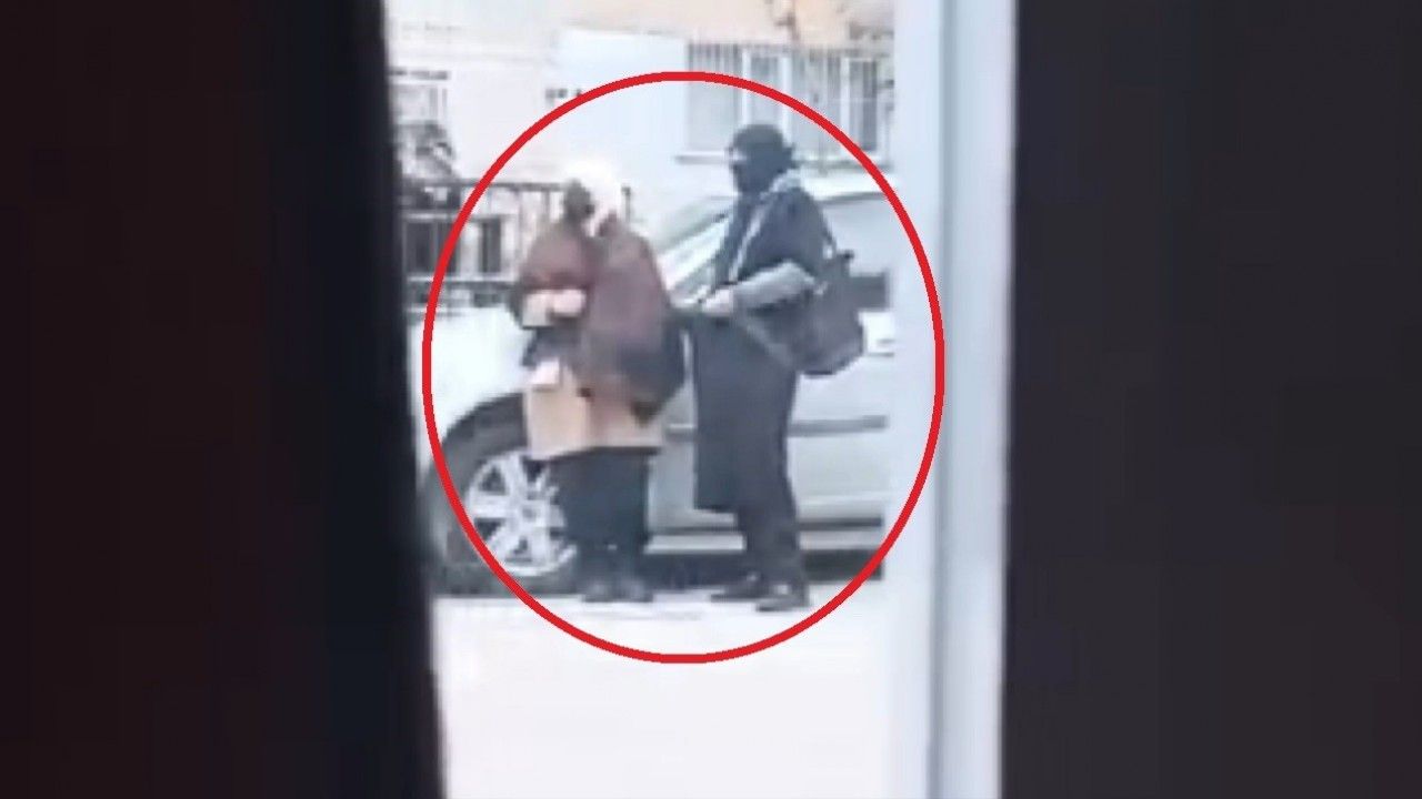 (Özel) Bursa’da yankesicilik yapan kadın, kıyafet değiştirirken yakalandı