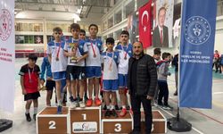 Osmangazili Badmintoncular şampiyonluk kürsüsünde
