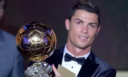 Cristiano Ronaldo ödülünü satıldı