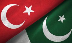 Pakistan'dan Türkiye'ye 100 tonluk yardım malzemesi