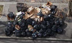 Paris sokakları çöp yığınlarıyla doldu