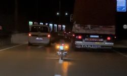 Bursa'da motosikletin üzerine yüzüstü yattı