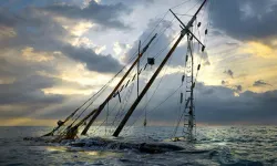 Balıkçı gemisi battı 39 kişi kayıp!