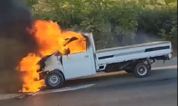 Bursa'da bir kamyonet alev alev yandı