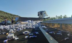 Bursa istikametinde TIR kazası, 25 ton yola saçıldı