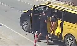 Kaza sonucu taksi camında asılı kaldı