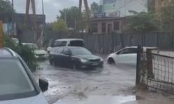 Bursa'da sokaklar göl oldu