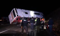 Yolcu otobüsü devrildi: 38 yaralı