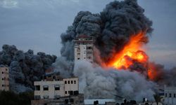 İsrail hastane çevresini vurdu