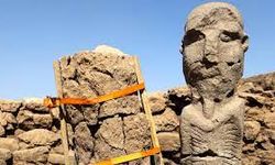 Göbeklitepe’de 'ilk boyalı heykel' bulundu