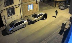 Bursa’da araç lastiğini patlatan şahıs kamerada