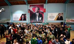 Fenerbahçeli futbolcu İsmail Yüksek, Bursa’da gençlerle buluştu