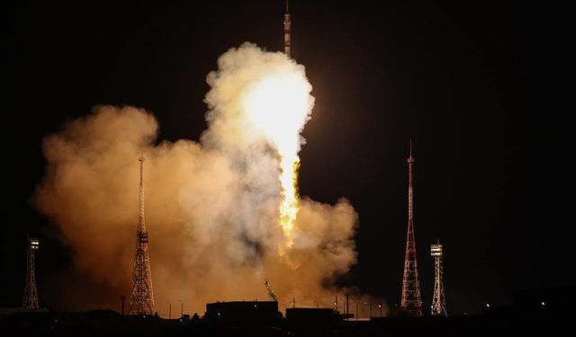 Soyuz-24 ve 3 astronot uzaya fırlatıldı