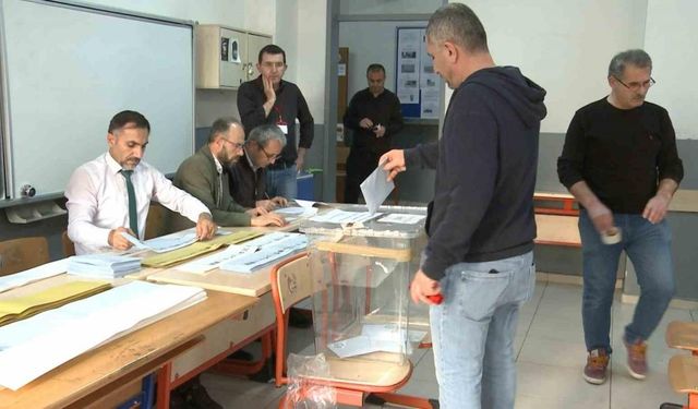Bursa’da oy kullanımı başladı