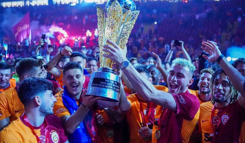 Galatasaray şampiyonluk kupasını böyle kaldırdı