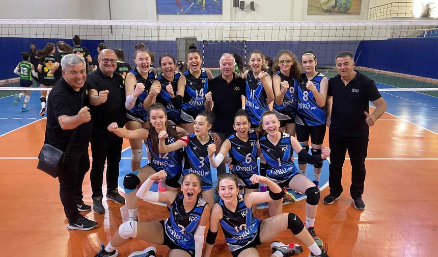 Bursalı voleybolcu kızlar Türkiye şampiyonluğuna koşuyor