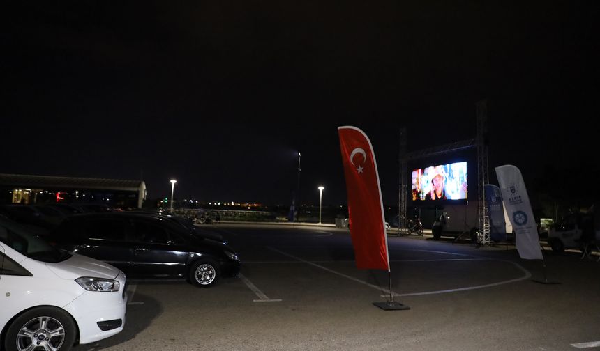 Bursalıların açık hava sineması keyfi