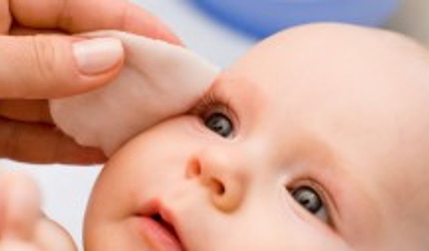 Yeni doğan bebeklerdeki göz yaşarmalarına dikkat